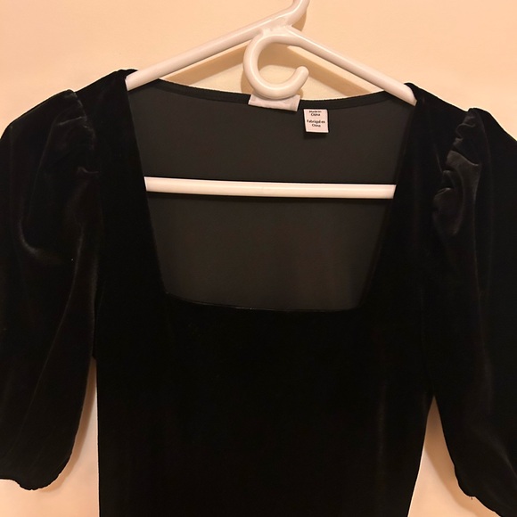 Velvet dress, square neck, size small. Thrifted. Never worn. - Picture 2 of 3